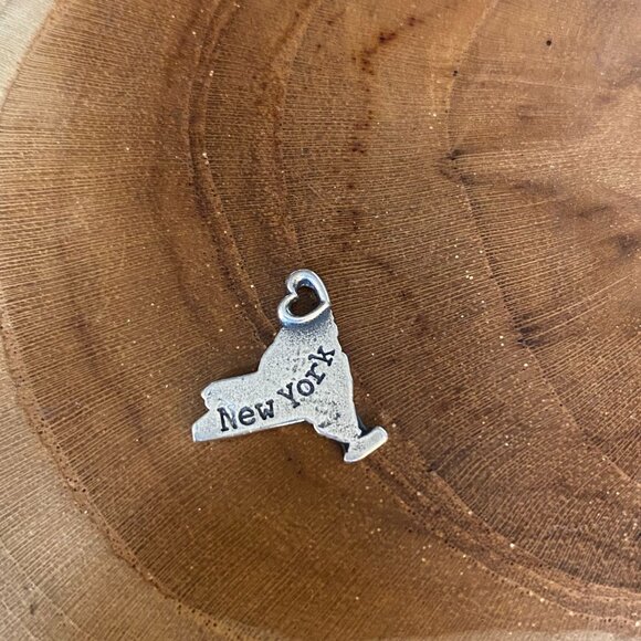 James Avery New York Charm, Sterling Silver - Picture 1 of 2